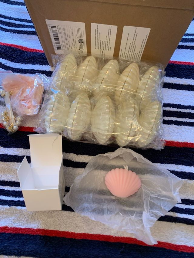 12 moldes en forma de concha .