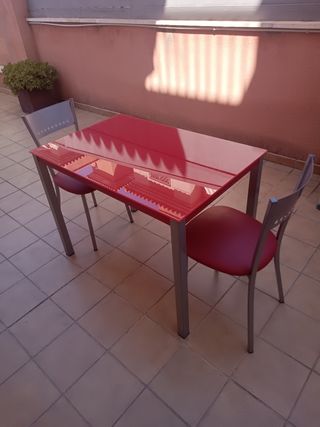 Mesa y 2 sillas rojas - jardín