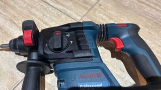 Taladro percutor Dewalt + Atornillador Bosch
