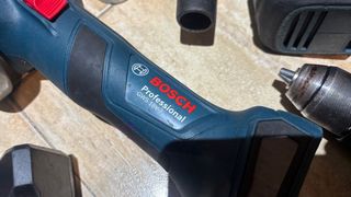 Taladro percutor Dewalt + Atornillador Bosch