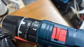 Taladro percutor Dewalt + Atornillador Bosch