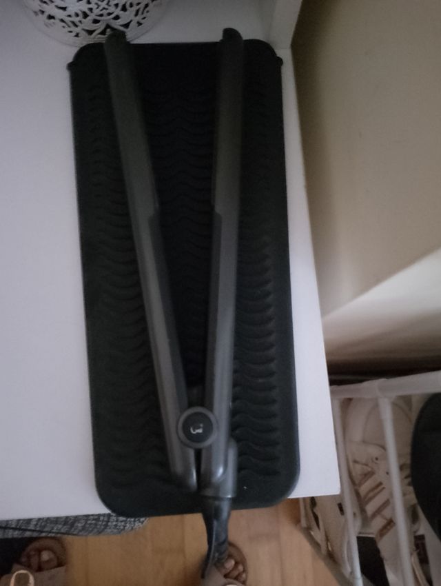 Plancha para el pelo Kipozi - Negra y Gris