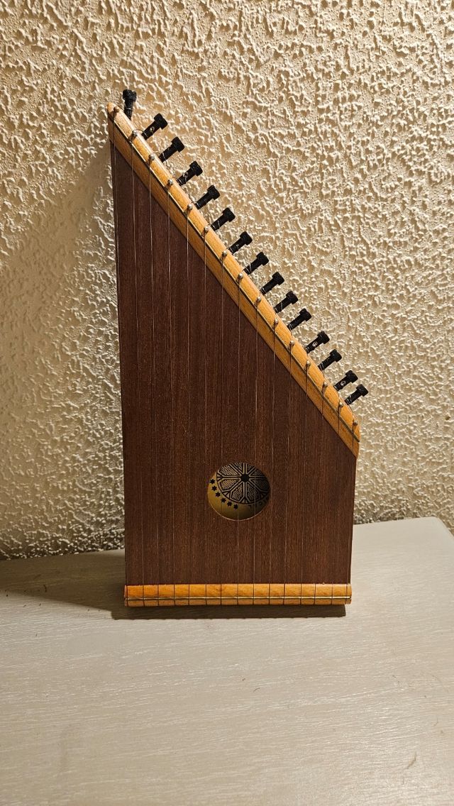 Simarra/Cítara de madera. Años 80.