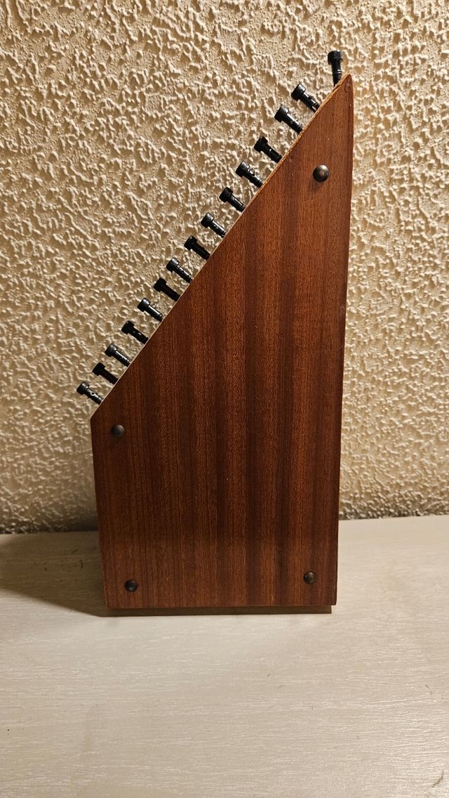 Simarra/Cítara de madera. Años 80.