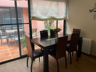 Mesa y 6 sillas comedor madera