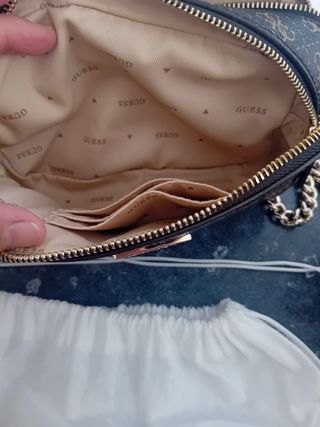 Bolso bandolera Guess marrón-rojo