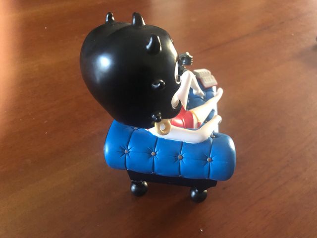 Statua Betty Boop divano