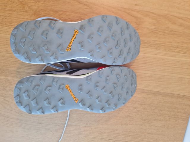 Zapatillas Adidas Terrex trail running 335
