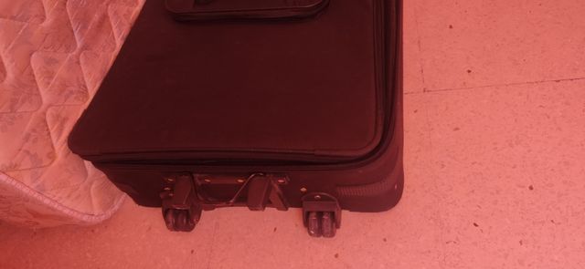 Maleta rígida teclado,no ago envío 