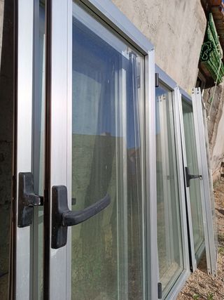 Ventanas aluminio doble cristal con sus marcos.