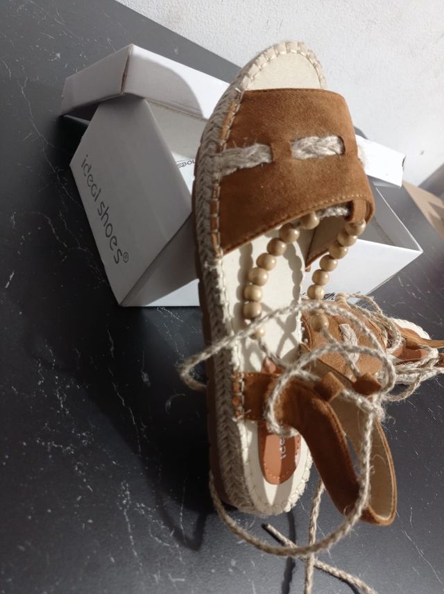 Sandalias planas marrones verano