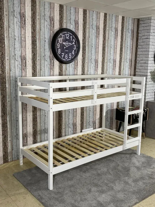 Litera blanca de madera