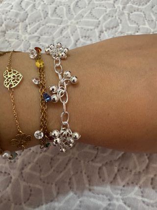 Pulsera plateada cerezas brillantes plata de ley 9