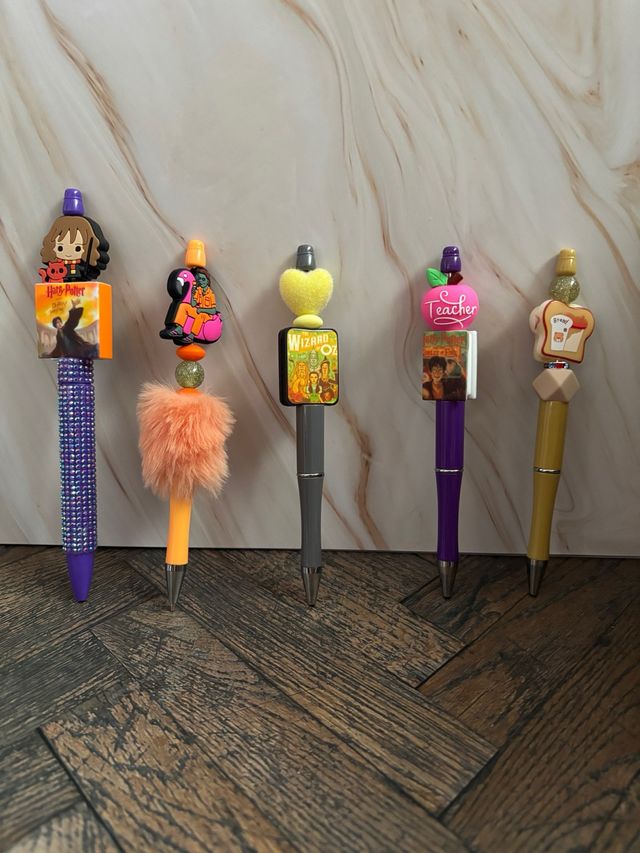 Bolígrafos, imanes, sujeta moviles, llaveros