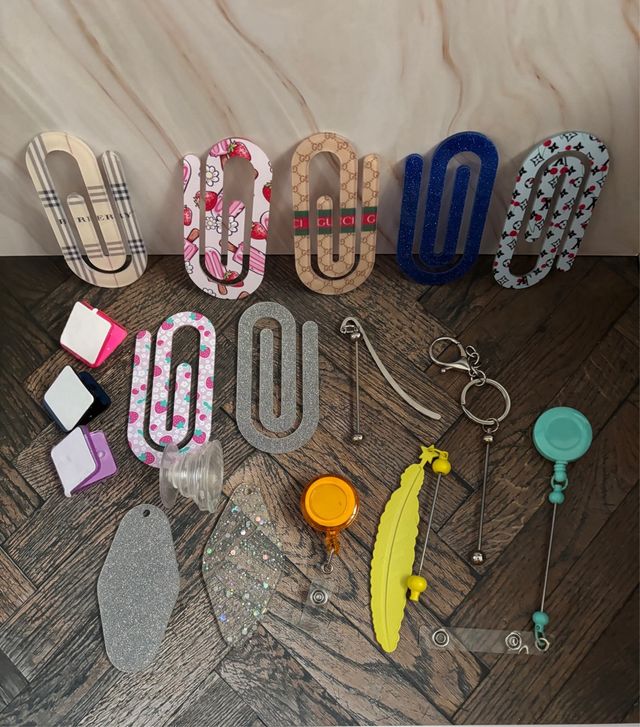 Bolígrafos, imanes, sujeta moviles, llaveros