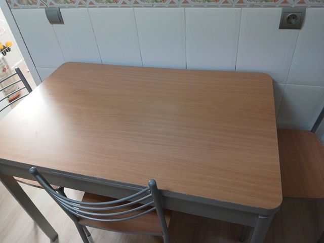 Mesa cocina extensible y 3 sillas