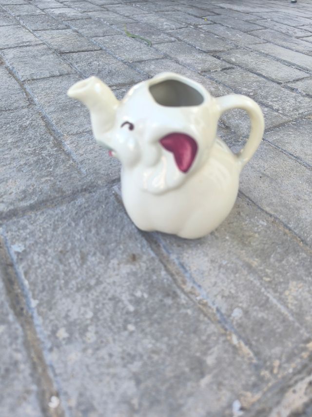 Frasco de elefante de porcelana vintage