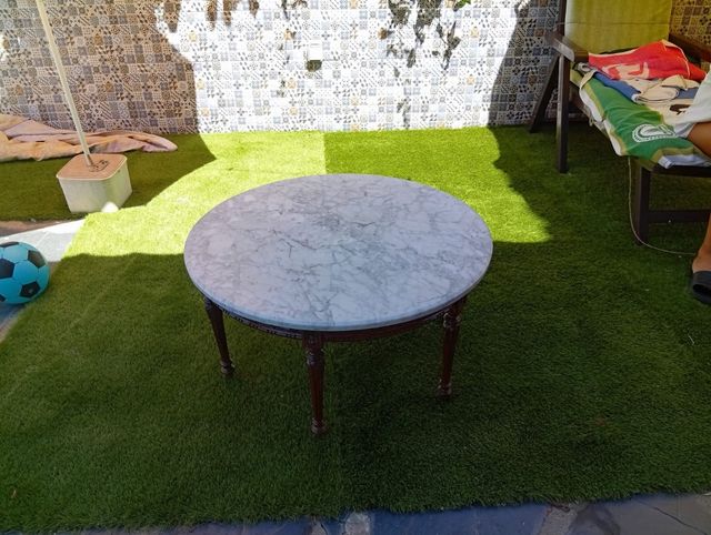 Mesa redonda mármol-madera