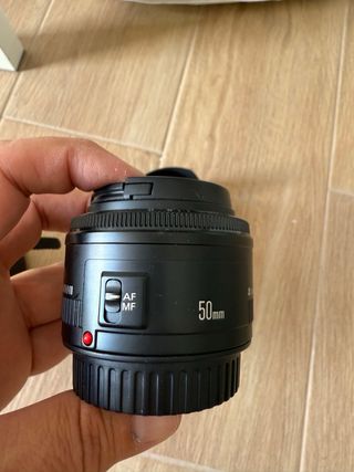 Canon EOS 70D - Cámara réflex
cuatro objetivos.