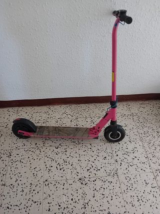 Patinete eléctrico rosa