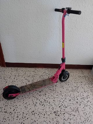 Patinete eléctrico rosa