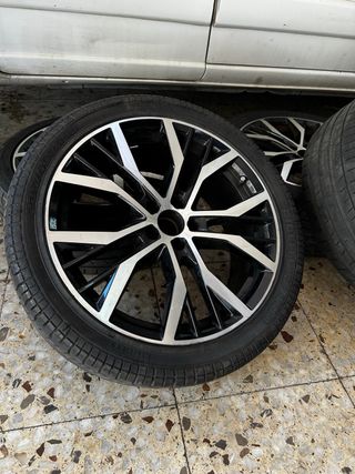 LLANTAS 18’’ CON NEUMATICOS