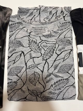 3 Camisetas - Adidas XL, Hollister M y Pull&Bear M