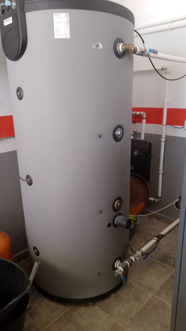 Caldera Pellets Domusa y depósito. Todo incluído