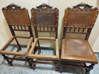 3 Sillas antiguas de madera y cuero