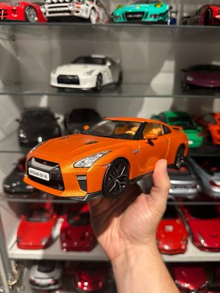 Nissan GT-R 1/18 Triple9