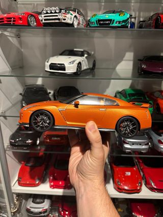 Nissan GT-R 1/18 Triple9