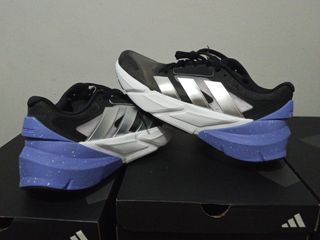 Zapatillas Adidas 41⅓- Negras y Plateadas