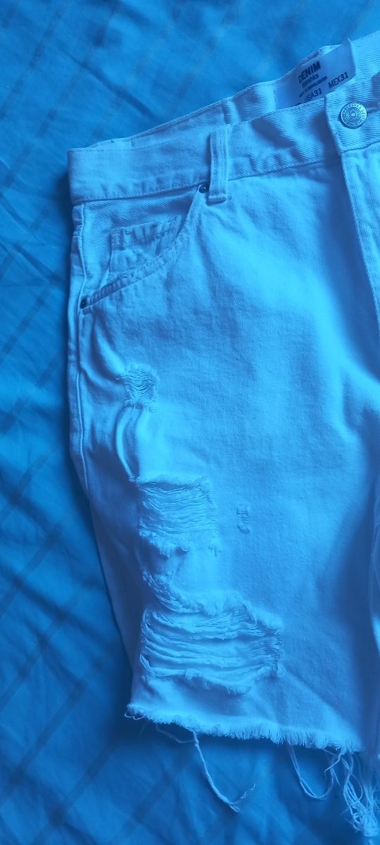 Shorts vaqueros Bershka blancos - M