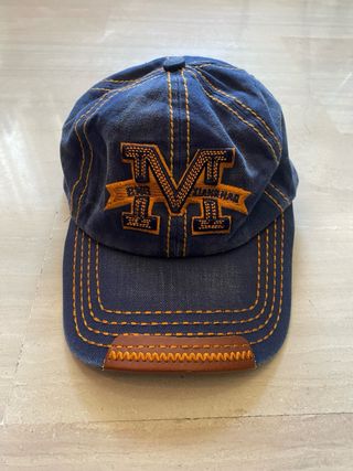 9 Gorras: Bikkembergs turquesa, armani, gucci..