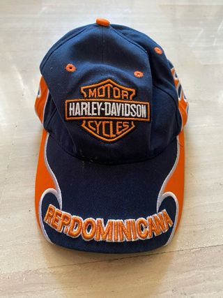 9 Gorras: Bikkembergs turquesa, armani, gucci..