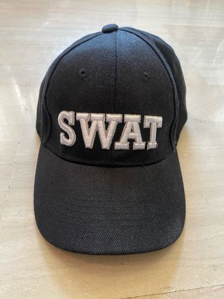 9 Gorras: Bikkembergs turquesa, armani, gucci..