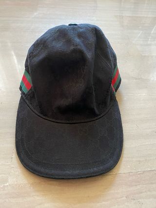 9 Gorras: Bikkembergs turquesa, armani, gucci..