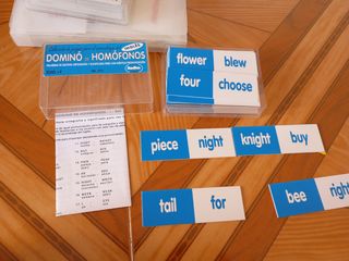 Juegos para aprender inglés. Horas, opuestos...
