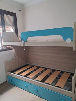 Litera infantil azul y madera