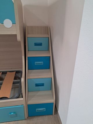 Litera infantil azul y madera