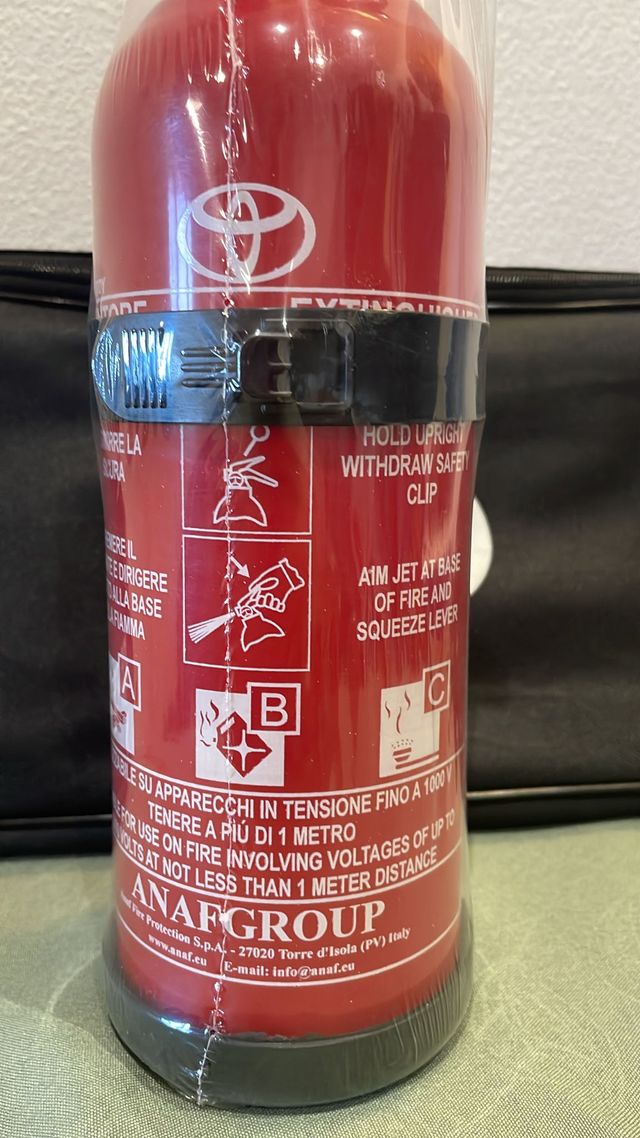 MINI ESTINTORE TOYOTA  BRAND TOYOTA  NUOVO ANCORA 