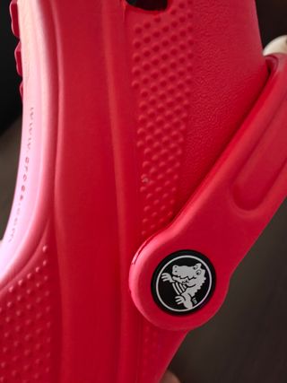 Crocs rojos clásicos