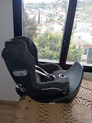 Silla coche GB grupo 1-2-3. Gira 360°. 
