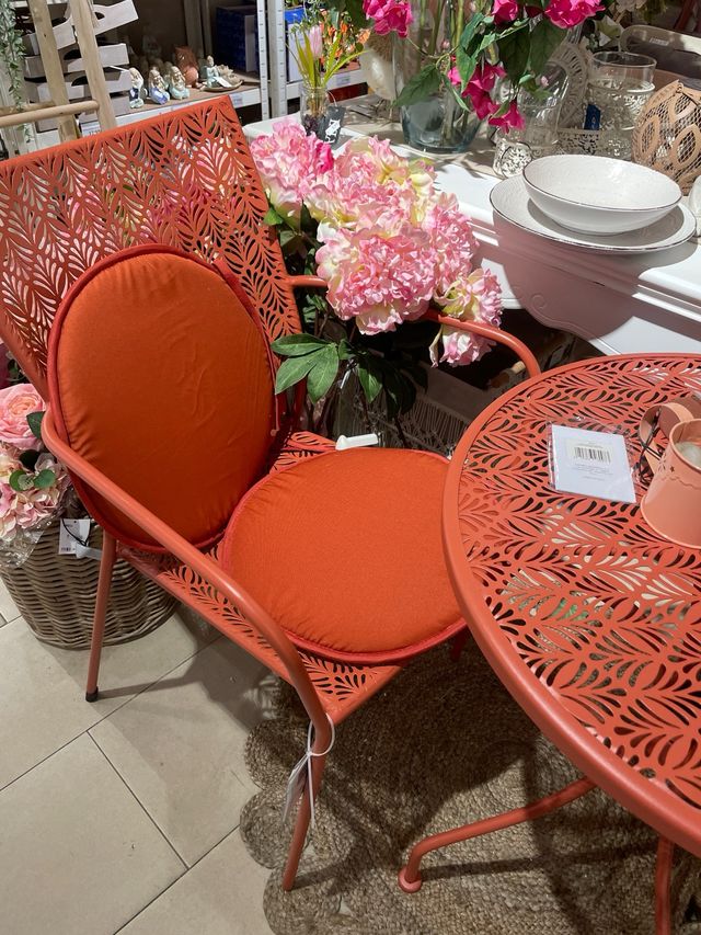 Mesa y sillas jardín - naranja