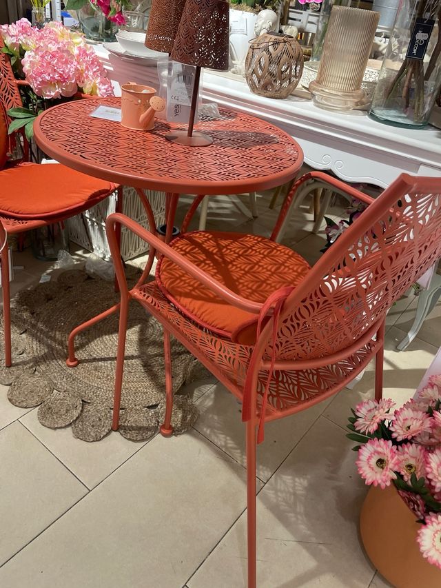 Mesa y sillas jardín - naranja