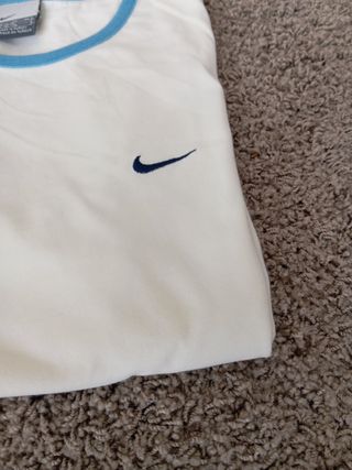 Camiseta Nike blanca c/ detalles azules