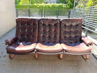Sofá Mid Century marrón piel