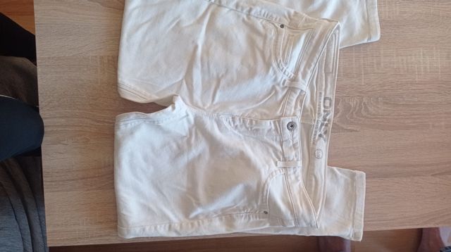 Vaqueros ONLY blancos, talla L.