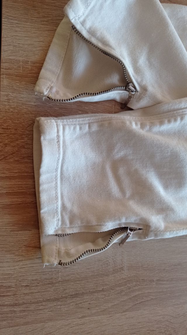 Vaqueros ONLY blancos, talla L.