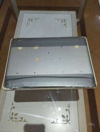 MacBook blanco 2009-2010 (no enciende, para piezas